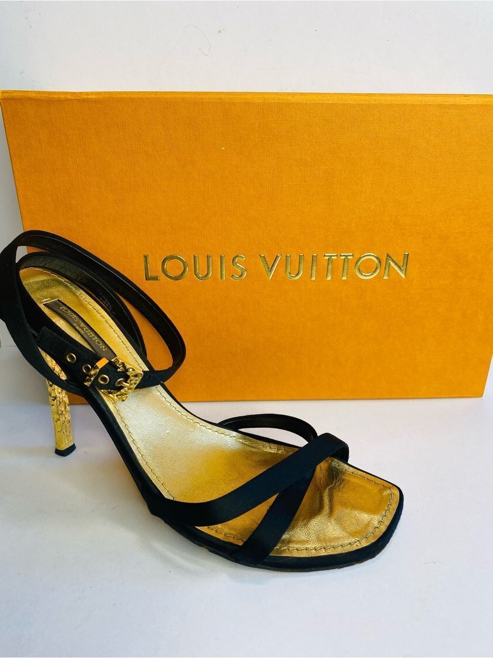 🛍️Louis Vuitton Authentic Black & Gold Textured Heel Vintage 2007 W/Box & Bag